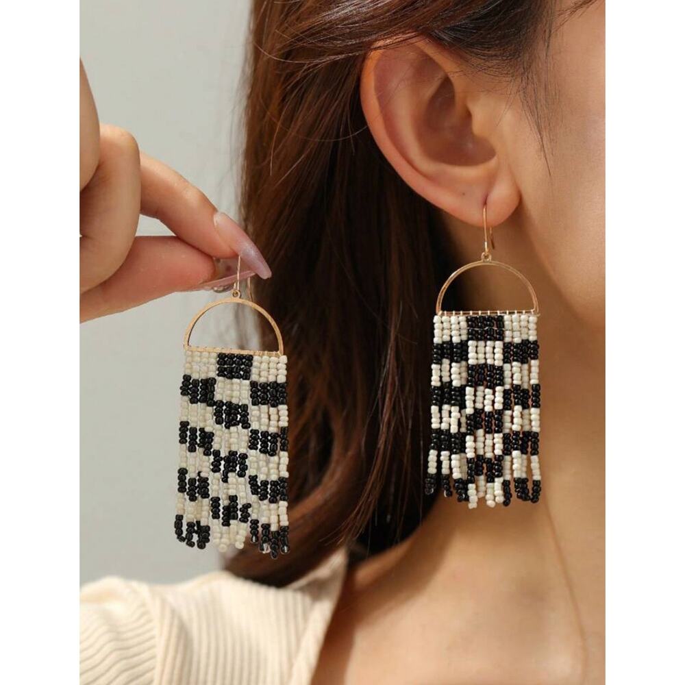Bohemian Tassel Earrings, High-End Fashionable Black & White Beaded Earrings